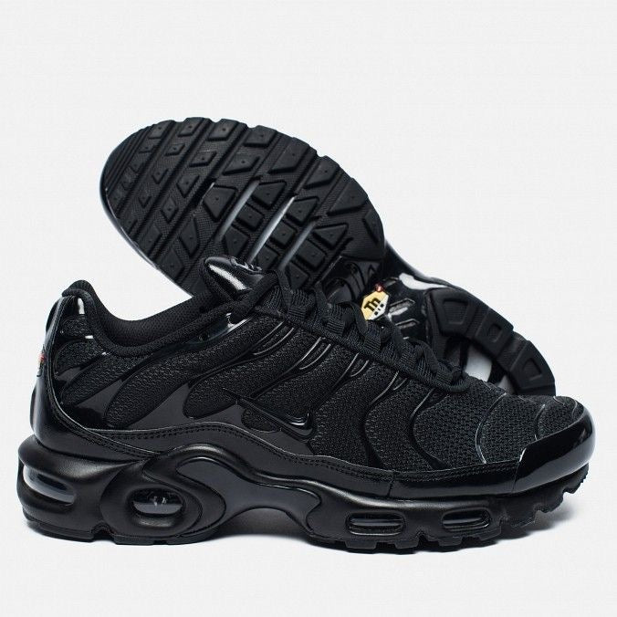 NIKE AIR MAX PLUS | Triple Black