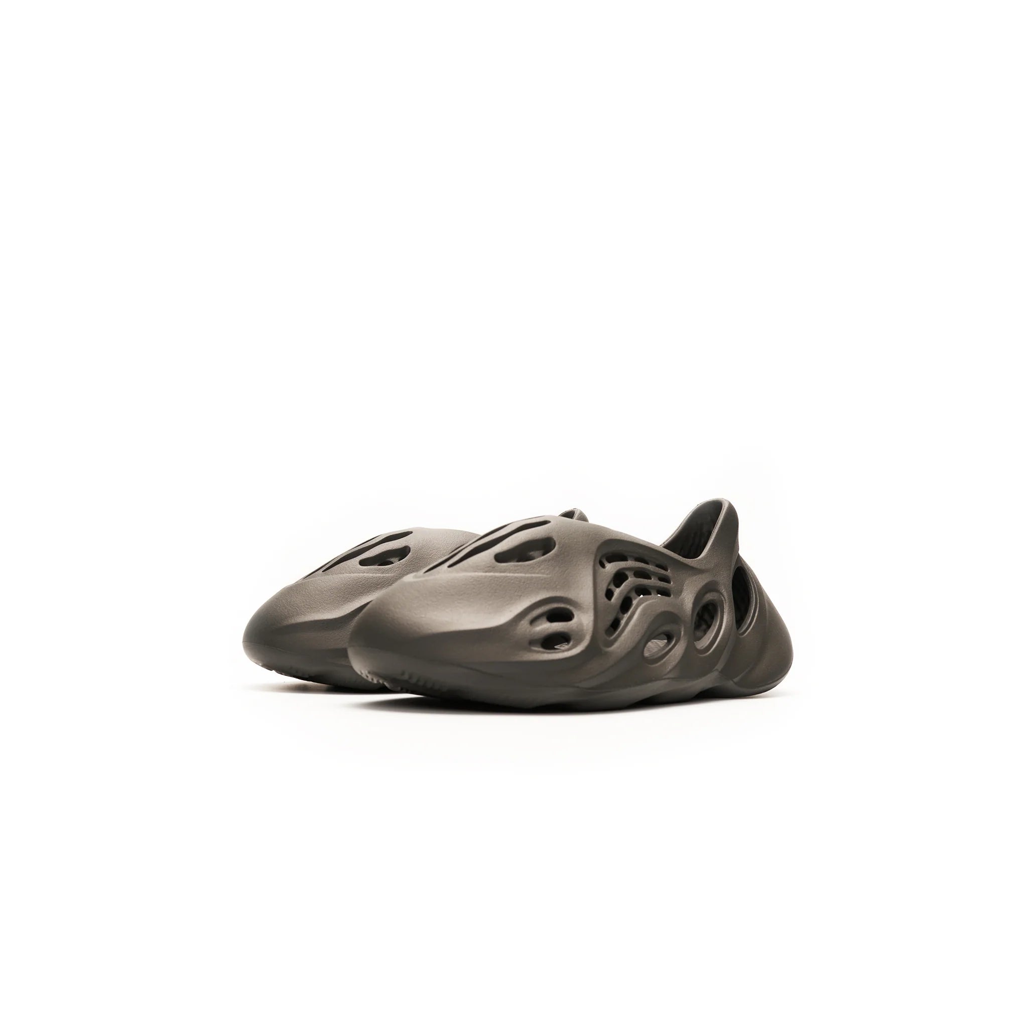 ADIDAS YEEZY FOAM RUNNER | Carbon/Onyx