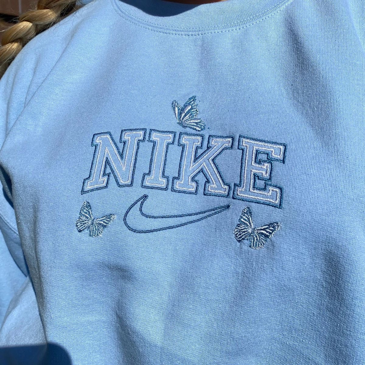 NIKE EMBROIDERED SWEATSHIRT | Butterfly